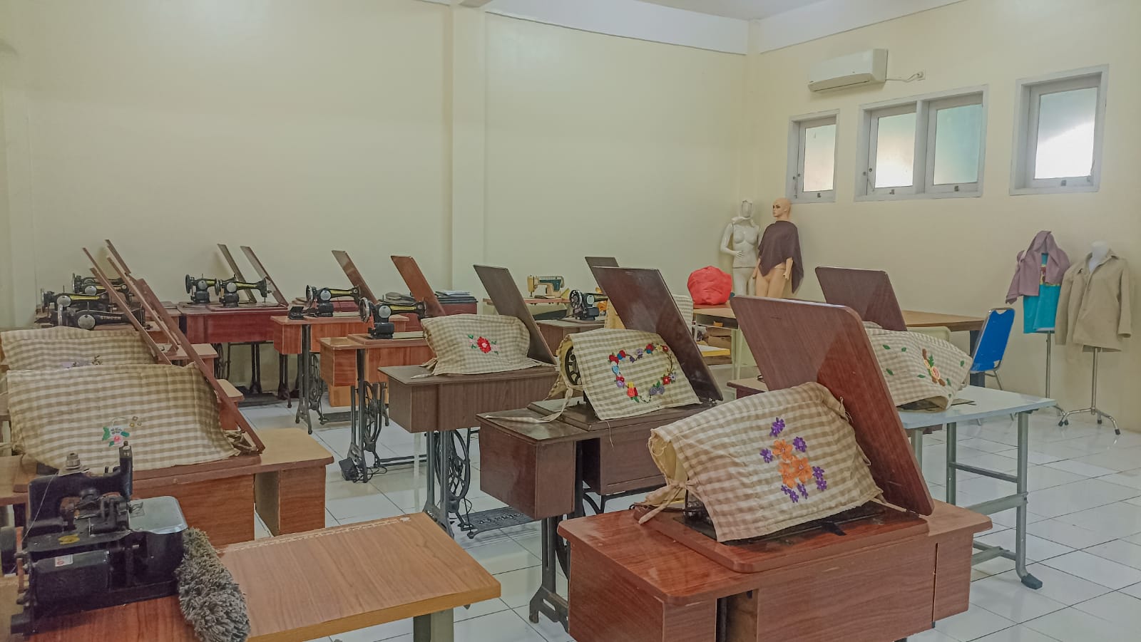 Lab Tata Busana SMAIT Putri Al hanif