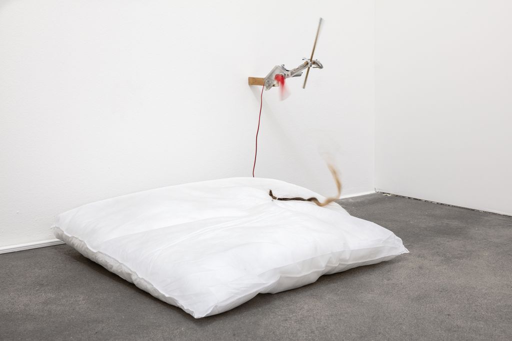 Mika Rottenberg – Bowls Balls Souls Holes – Berlin