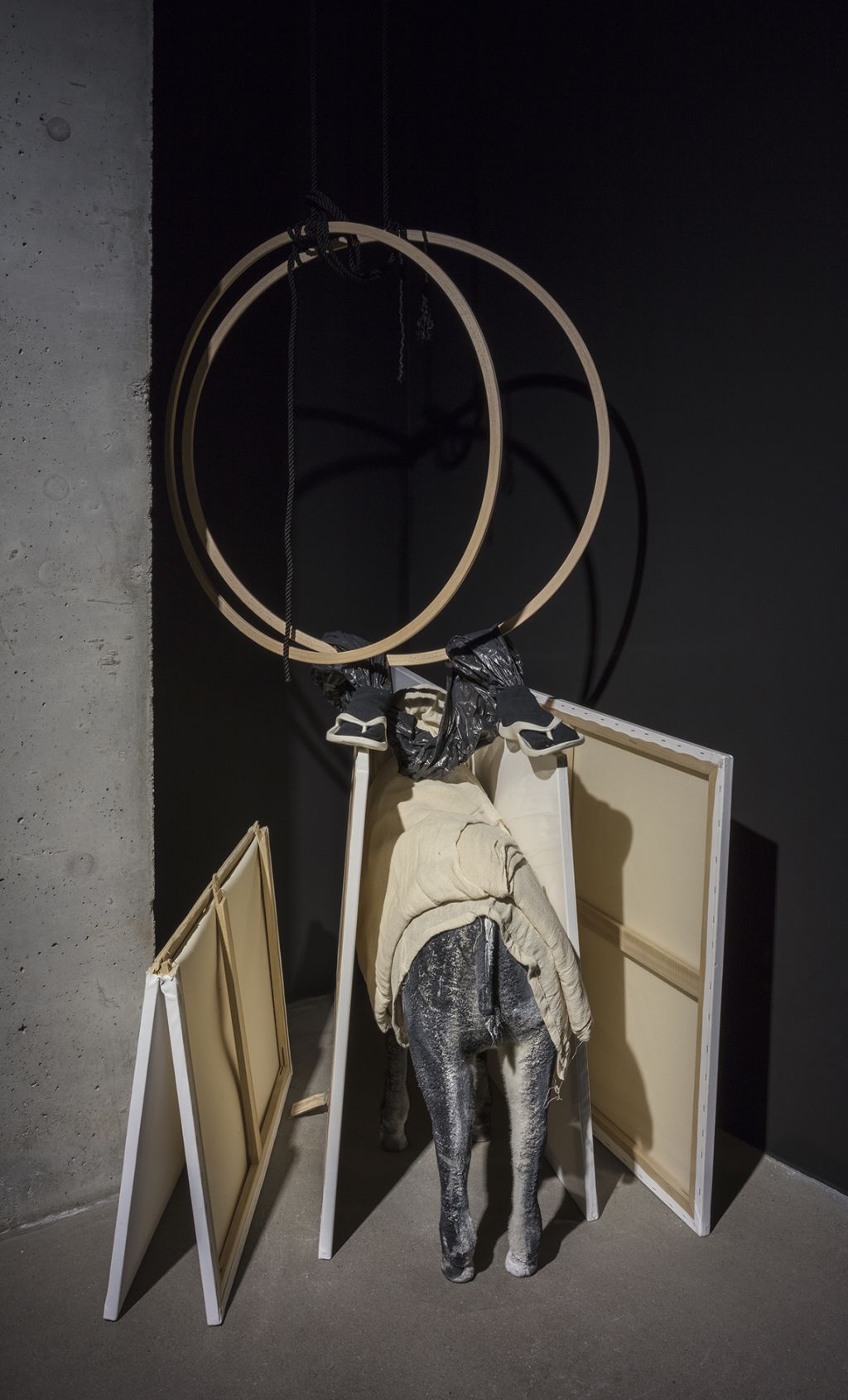 Rosemarie Trockel / Thea Djordjadze – Un soir, j’ai assis la beauté sur mes genoux. And I found her bitter. And I hurt her. – Berlin