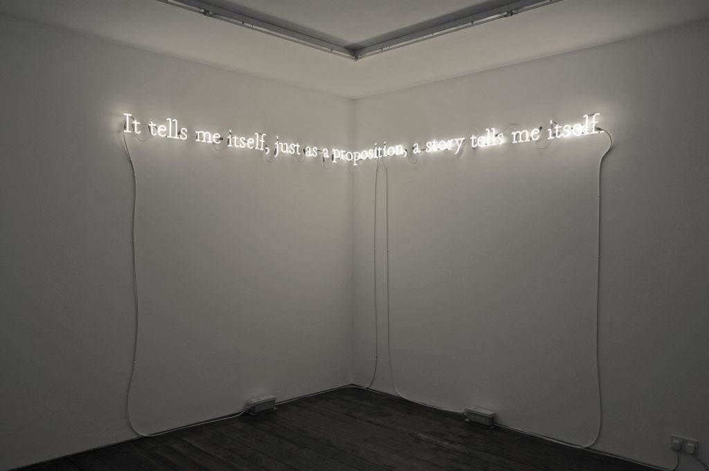 Joseph Kosuth – Amnesia: various, luminous, fixed. – London