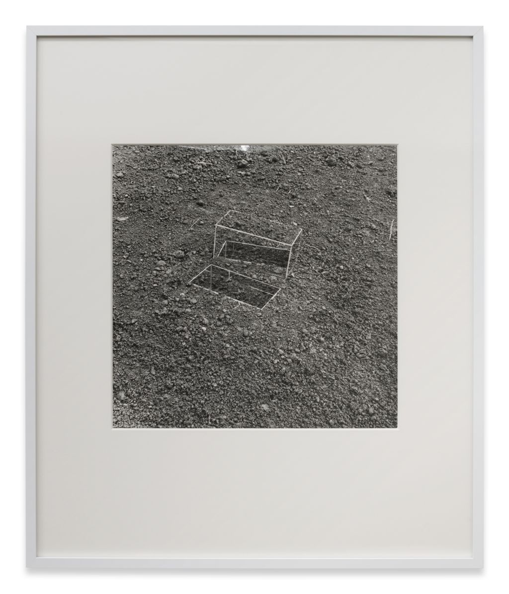 Keith Arnatt – Absence of the Artist – London