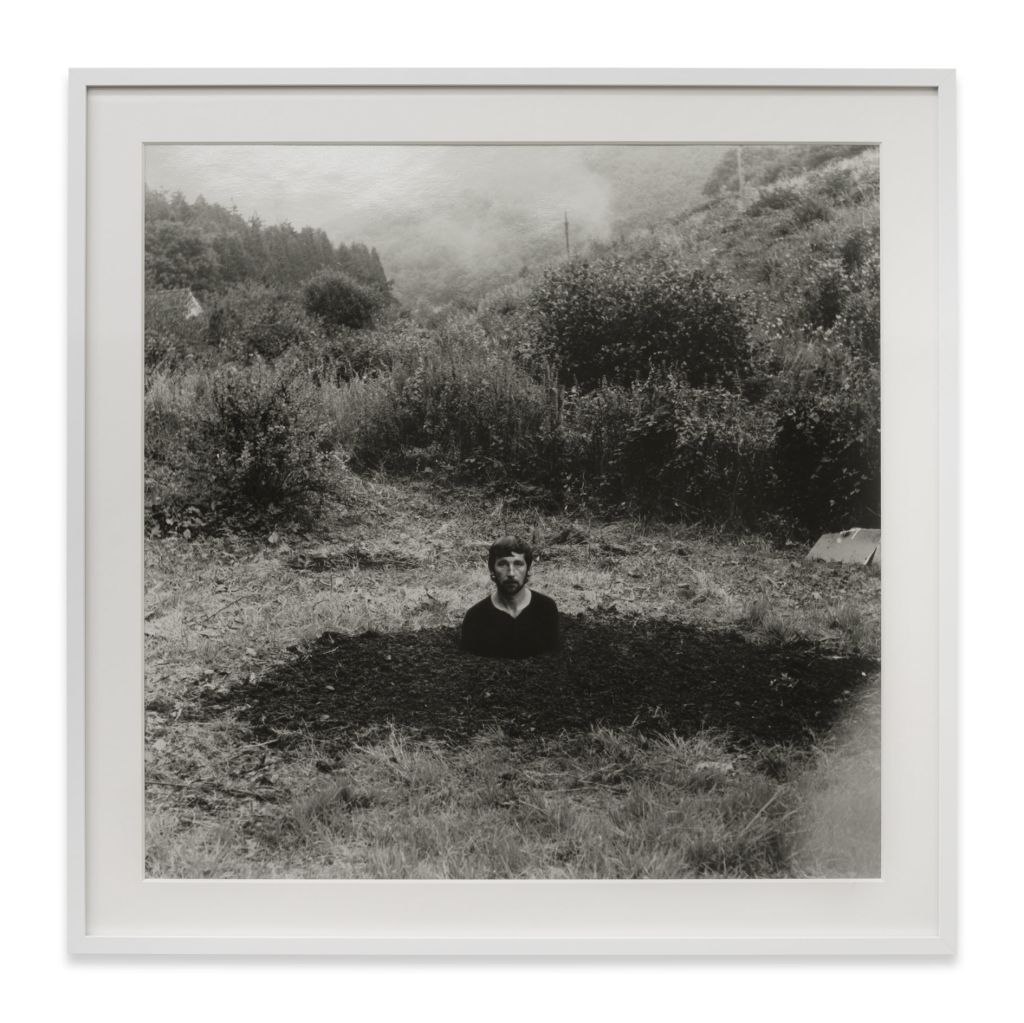 Keith Arnatt – Absence of the Artist – London