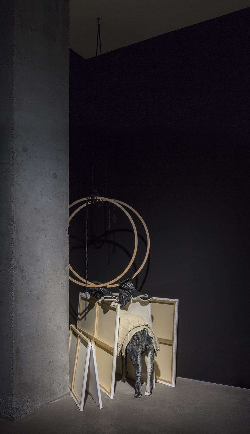 Rosemarie Trockel / Thea Djordjadze – Un soir, j’ai assis la beauté sur mes genoux. And I found her bitter. And I hurt her. – Berlin