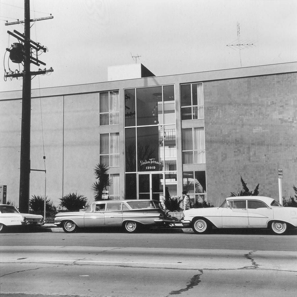 Ed Ruscha – Apartments, Parking Lots, Palm Trees and others: Films, Photographs and Drawings from 1961 to 1975 – Berlin