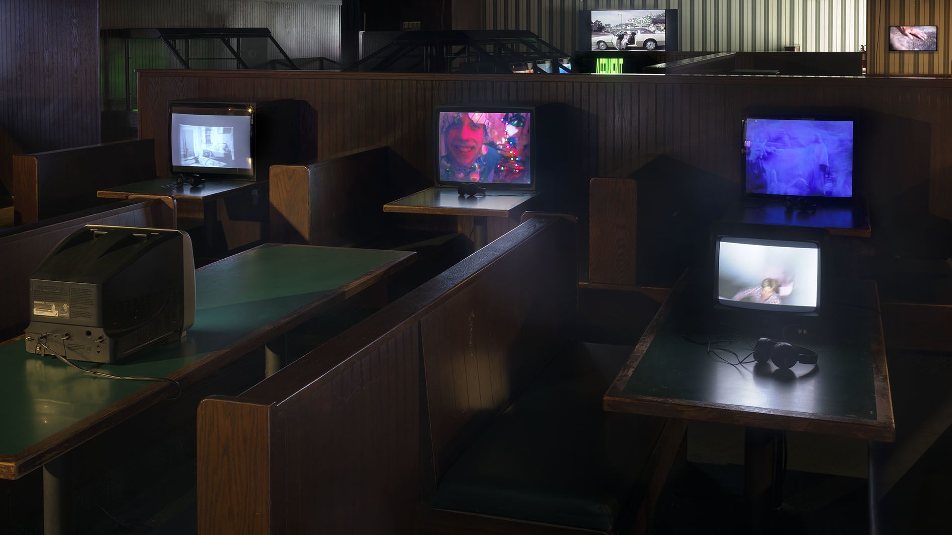 All installation views: Robert Wedemeyer