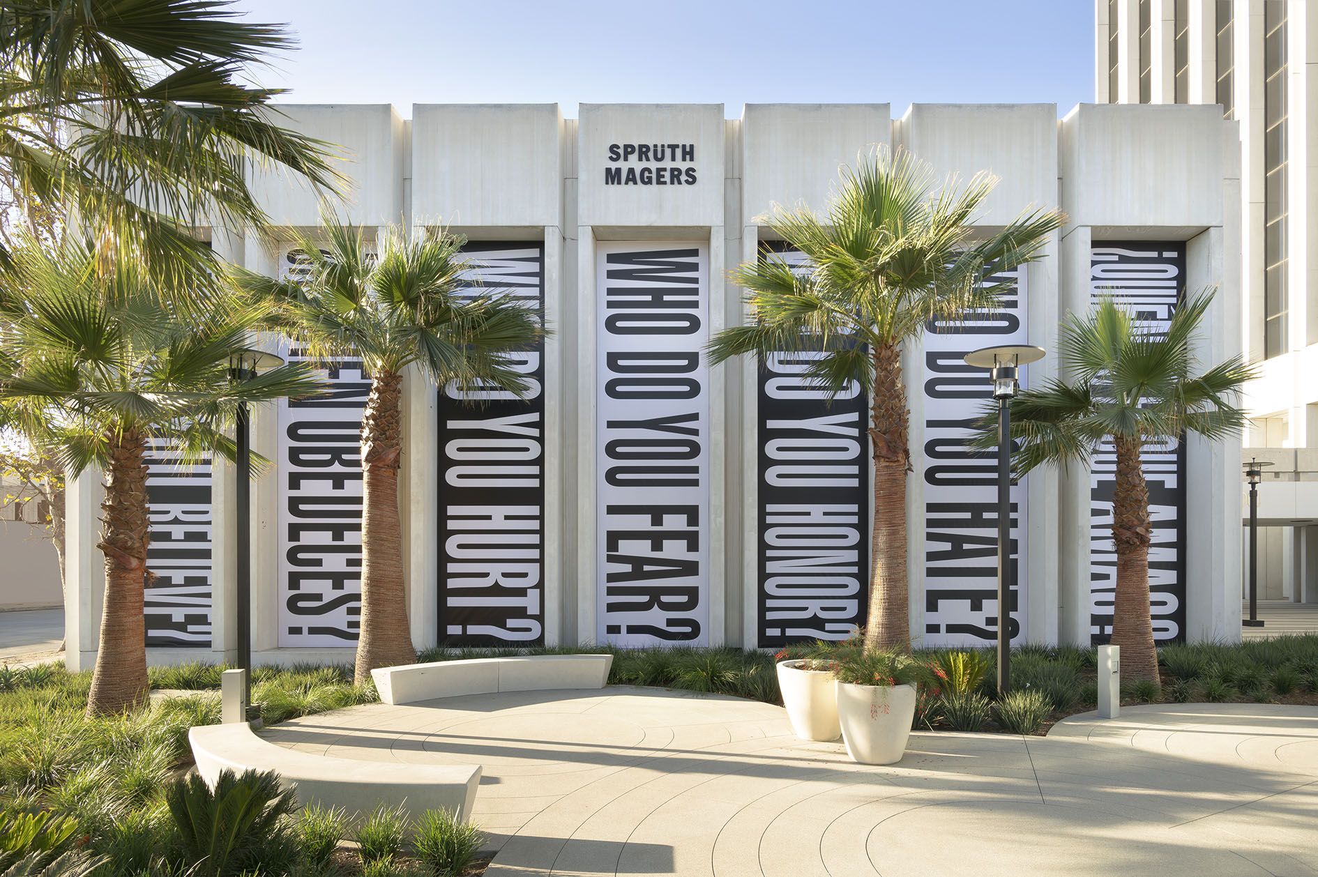 Barbara Kruger – Untitled (Who?) – Los Angeles