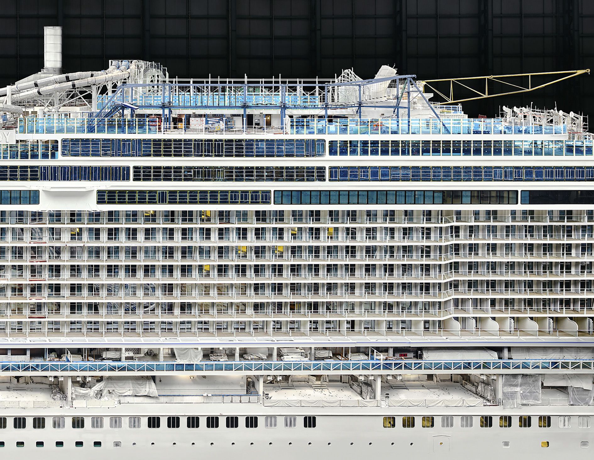 <p><b>Andreas Gursky<br />
</b><i>Kreuzfahrt (Cruise)</i>, 2020<br />
Inkjet print, Diasec<br />
228 &times; 468 &times; 6.7 cm | 89 3/4 &times; 184 1/4 &times; 2 5/8 inches (framed)<br />
Edition of 6 + 2 AP</p>
