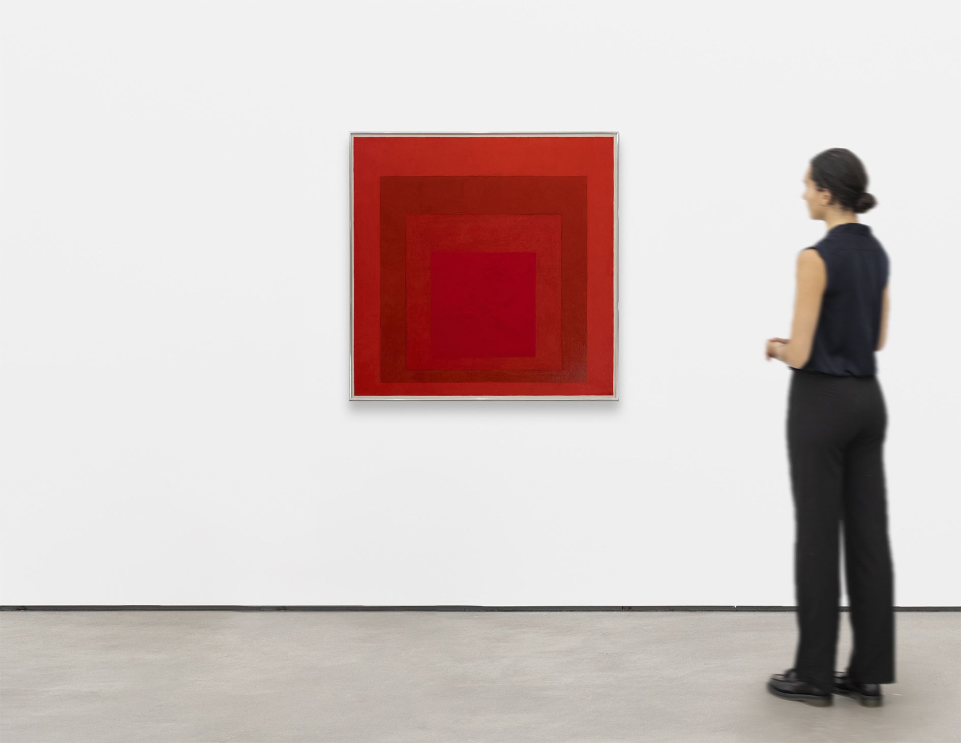 <p><b>Josef Albers<br />
</b><i>Homage to the Square: Between 2 Scarlets</i>, 1962<br />
Oil on masonite<br />
101.6 &times; 101.6 cm | 40 &times; 40 inches</p>
