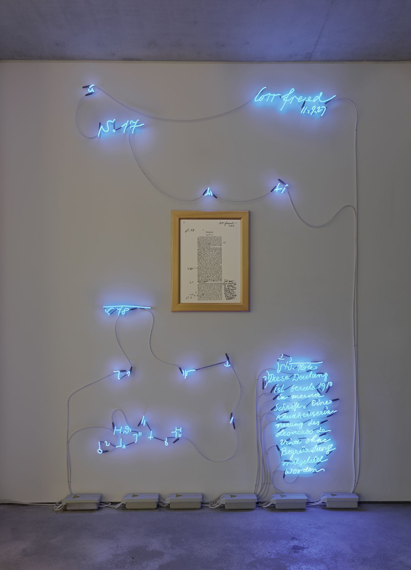 Joseph Kosuth – Amnesia: various, luminous, fixed. – London