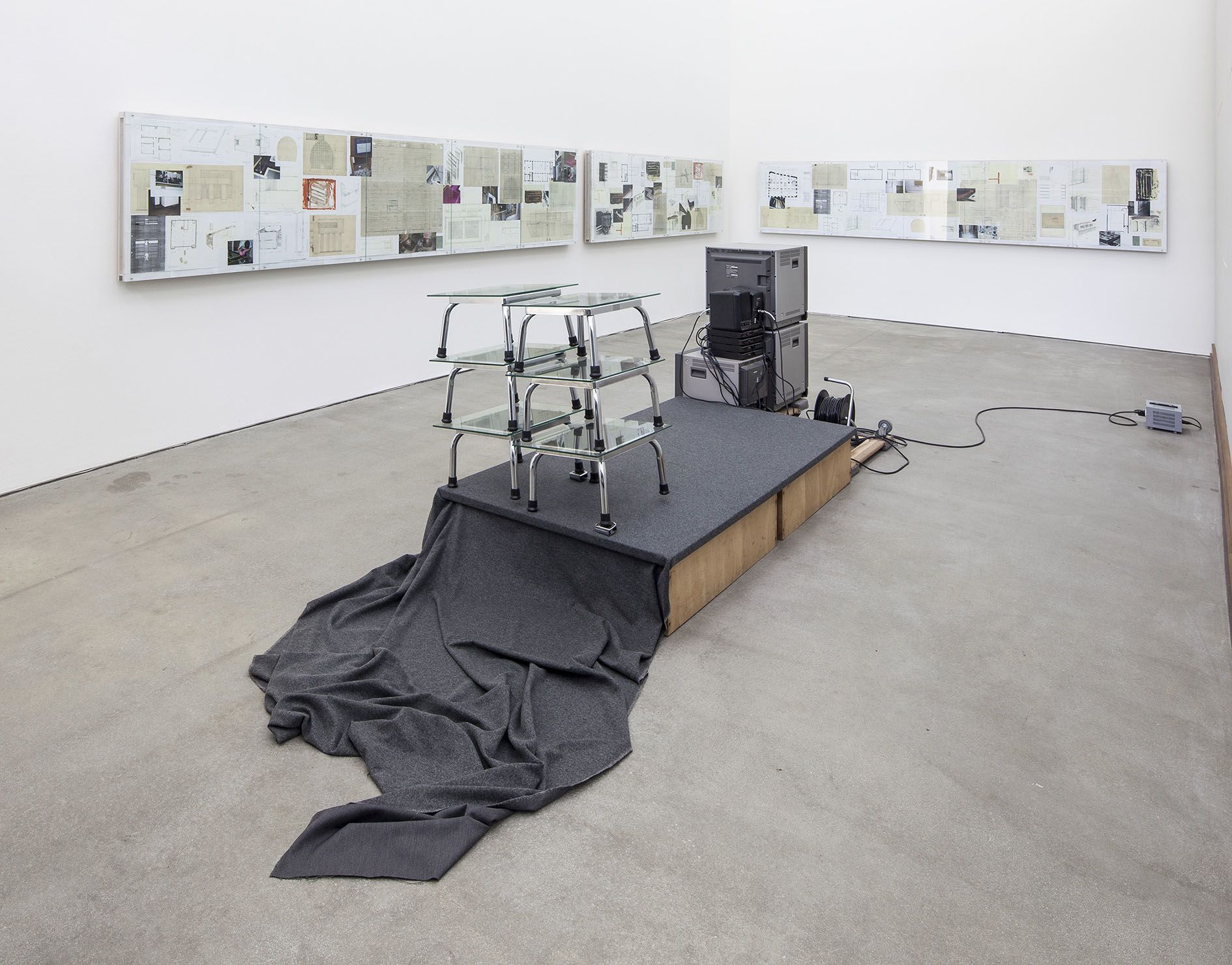 Reinhard Mucha – Frankfurter Block – Arbeiten am Hohlkasten 1981-2014 – Berlin