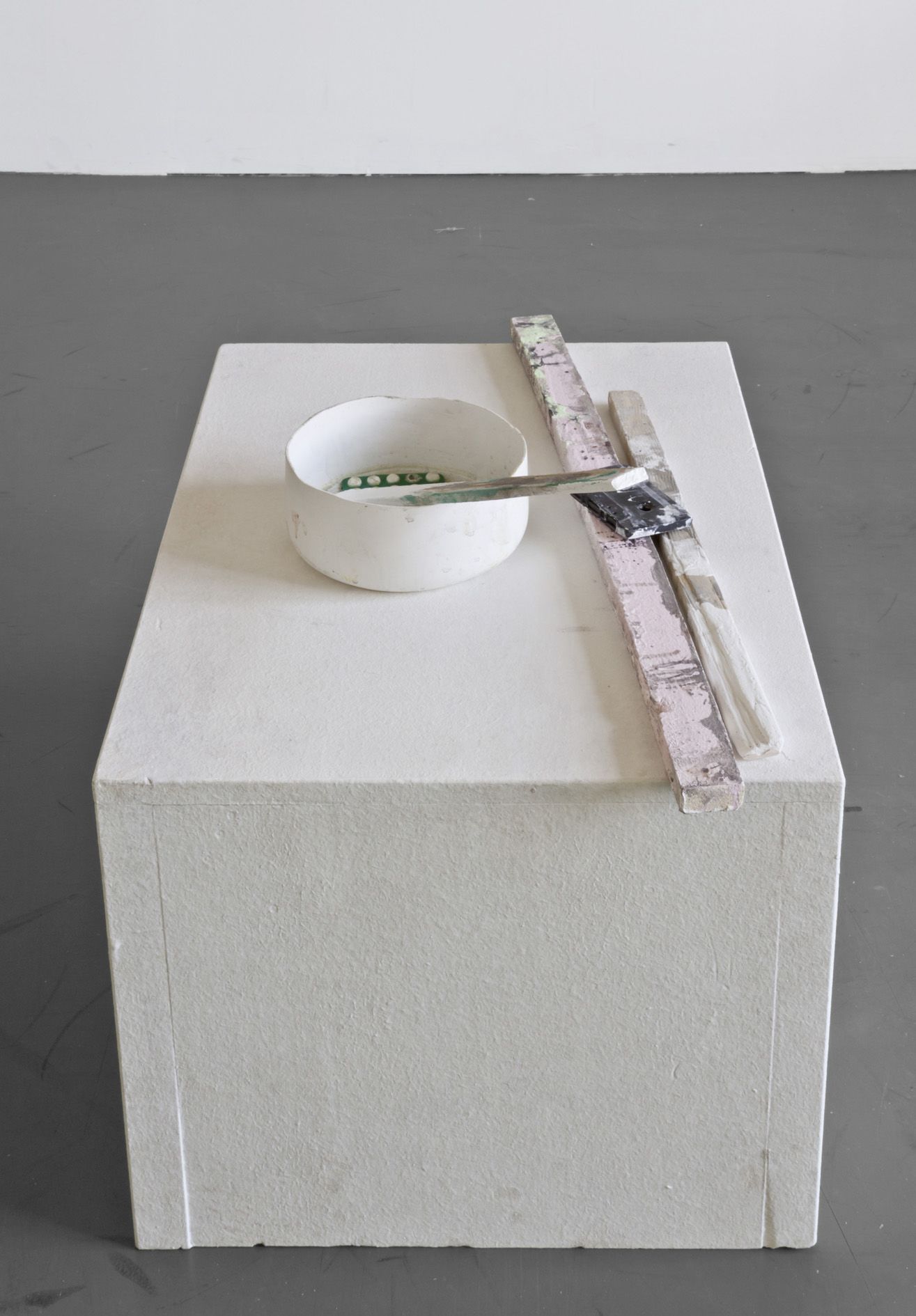 Peter Fischli  David Weiss – Objects on pedestals – London