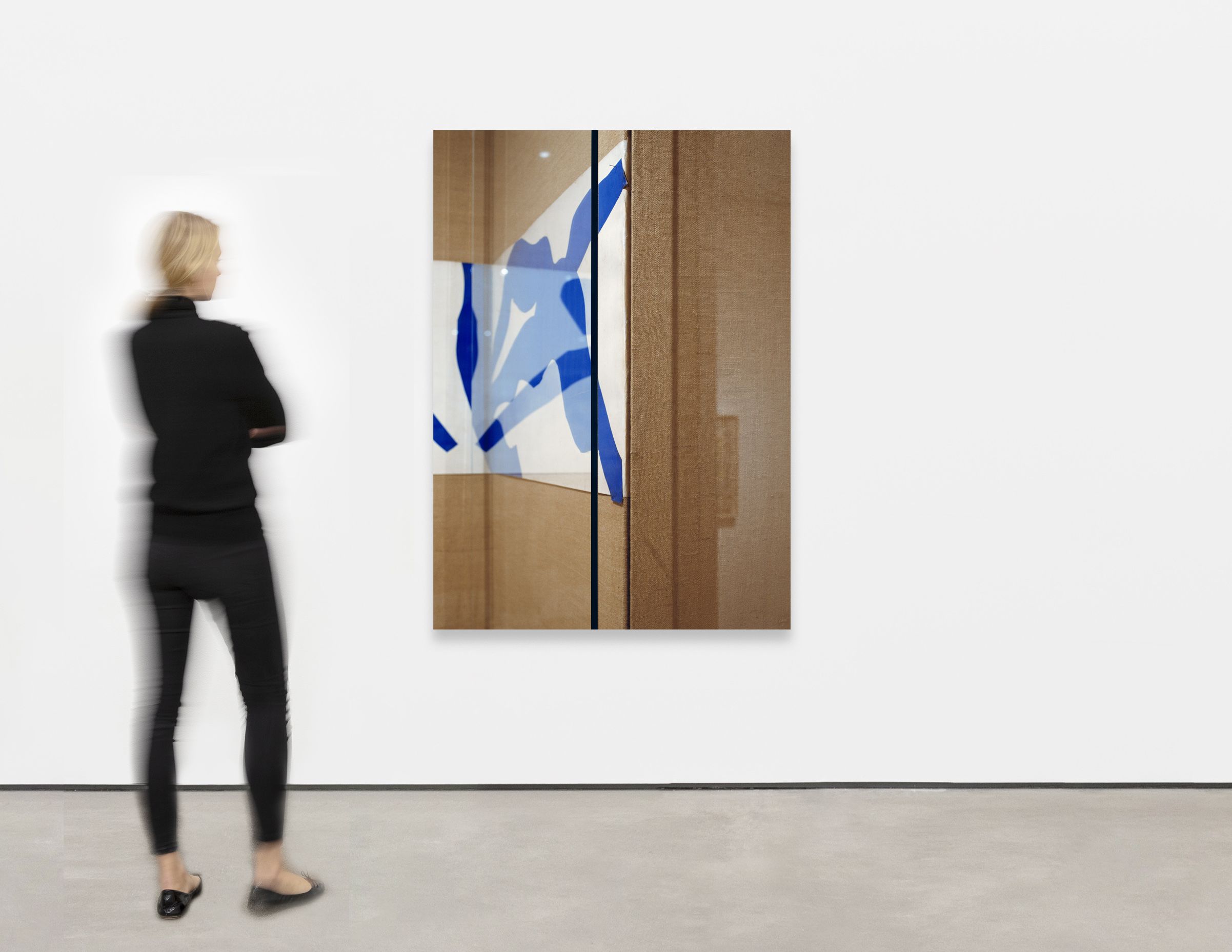<p><b>Louise Lawler<br />
</b><i>Water to Skin (Venti)</i>, 2016/2017<br />
Chromogenic color print on museum box<br />
152.4 × 109.2 cm | 60 × 43 inches<br />
Edition of 3 + 1 AP</p>