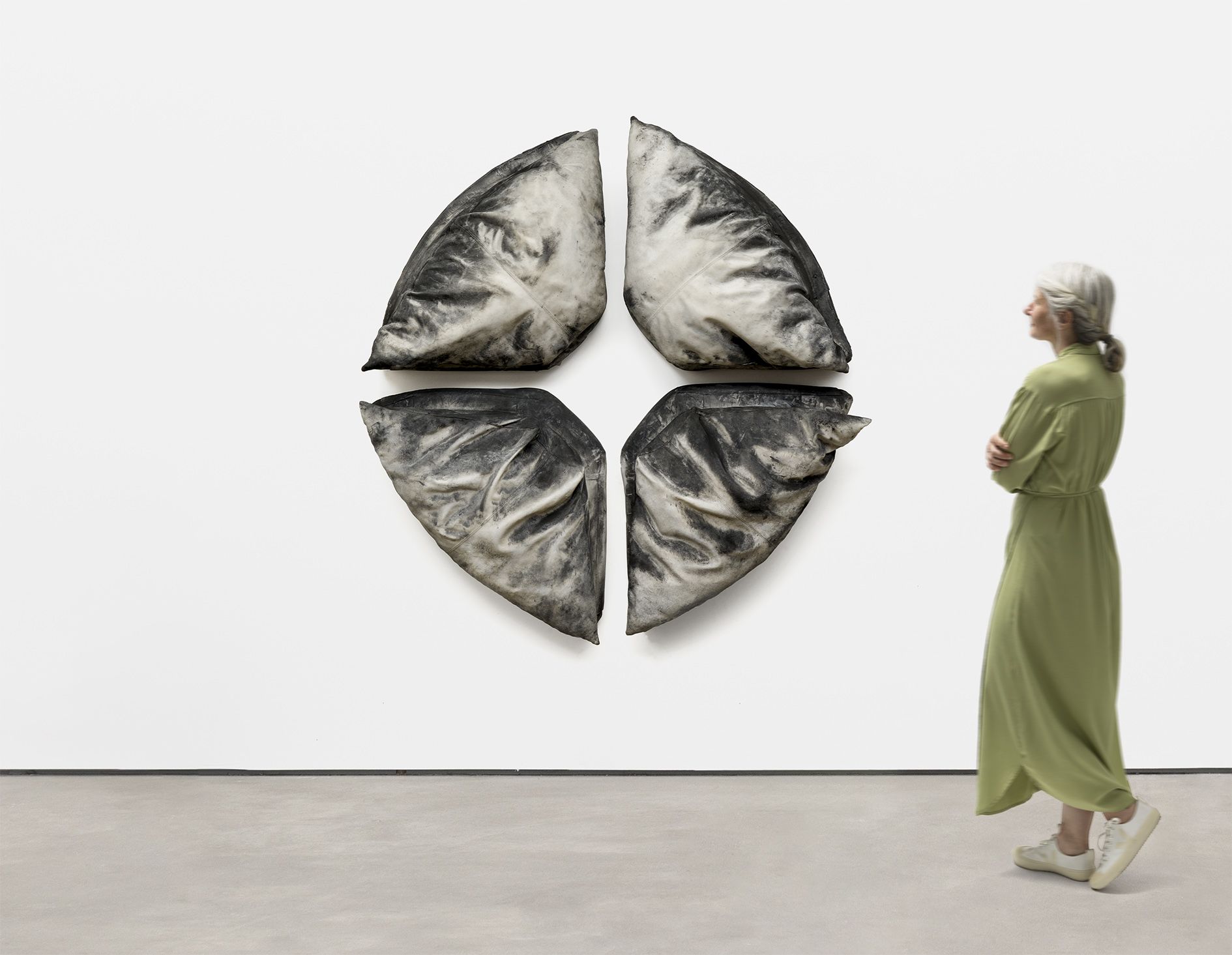<p><b>Kaari Upson<br />
</b><i>Infinite Return</i>, 2017<br />
Silicone, charcoal, nylon and fiberglass<br />
172.7 × 165.1 × 37.5 cm | 68 × 65 × 14 3/4 inches</p>