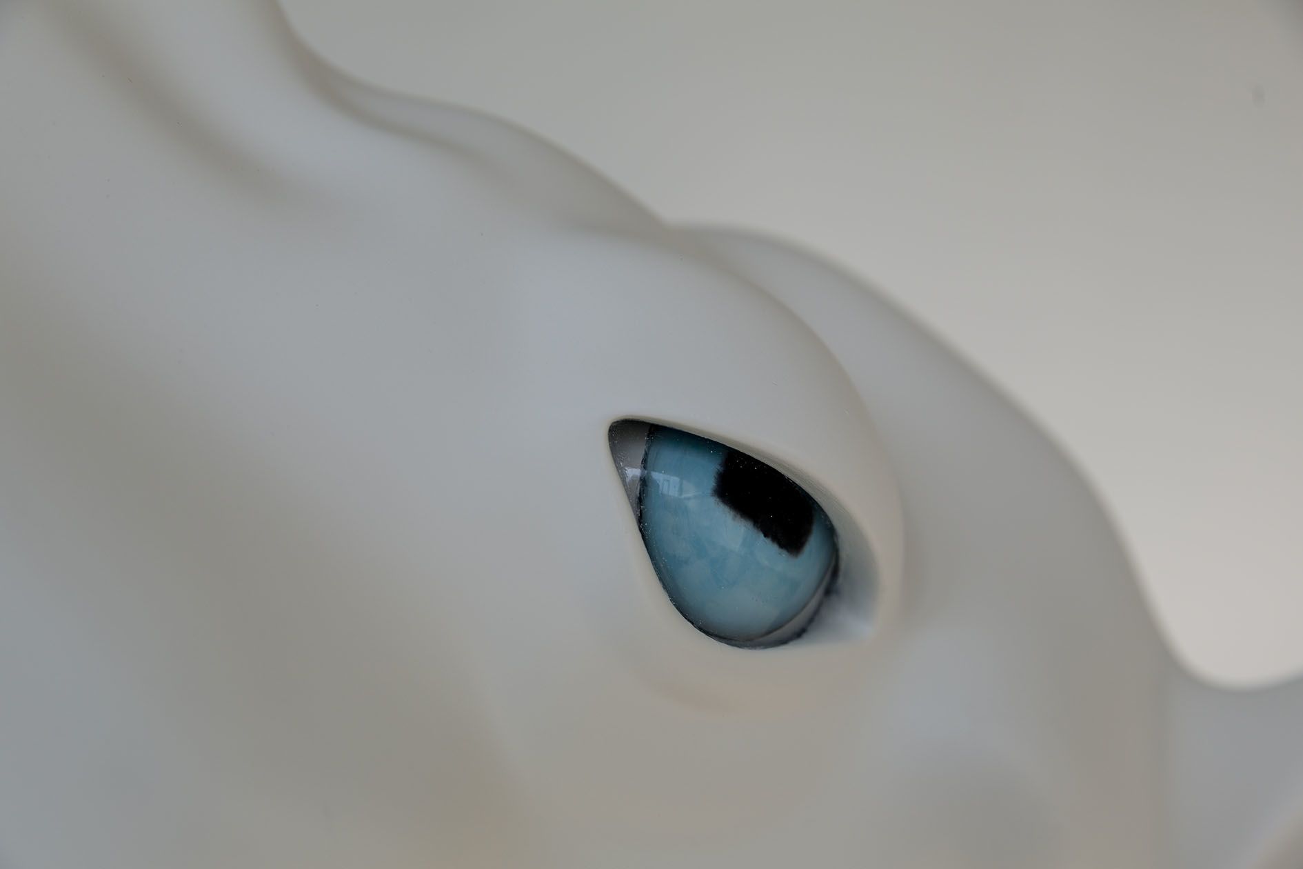 <p><b>John Baldessari<br />
</b><i>Camel (Albino) Contemplating Needle (Large)</i>, 2013<br />
Fiberglass, aluminum, stainless steel, acrylic and paint<br />
Camel: 271.7 &times; 81.2 &times; 269.2 cm | 106 &times; 107 &times; 31 1/2 inches<br />
Needle: 320 &times; 13 &times; 13 cm | 126 1/2 &times; 4 &times; 3 inches<br />
Edition of 3 + 3 AP</p>
