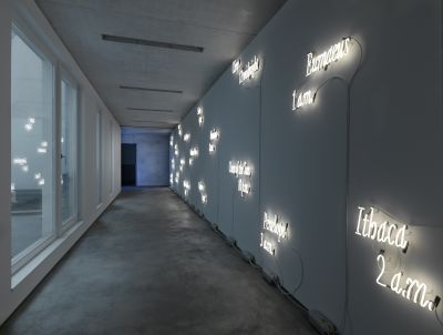 Joseph Kosuth – Amnesia: various, luminous, fixed. – London