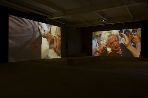 Barbara Kruger – The Globe Shrinks – London