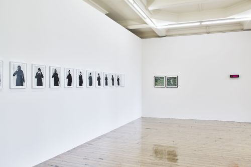 Keith Arnatt – Absence of the Artist – London