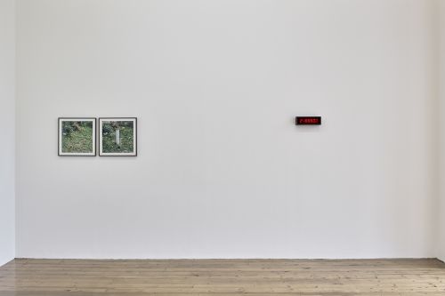 Keith Arnatt – Absence of the Artist – London