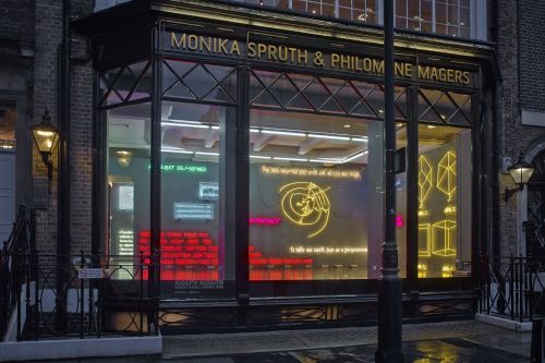 Joseph Kosuth – Amnesia: various, luminous, fixed. – London