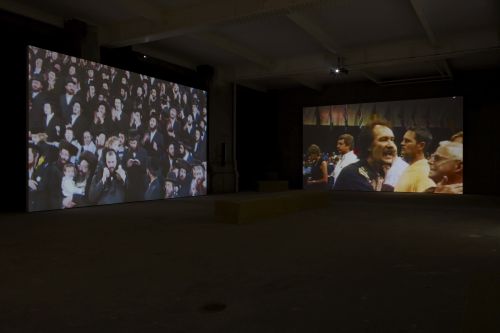 Barbara Kruger – The Globe Shrinks – London