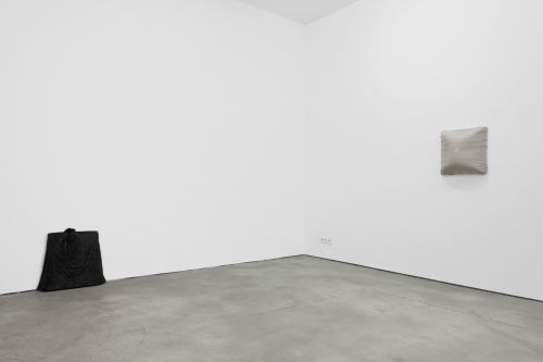 Analia Saban – Bathroom Sink, Etc. – Berlin