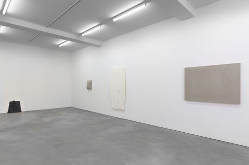 Analia Saban – Bathroom Sink, Etc. – Berlin