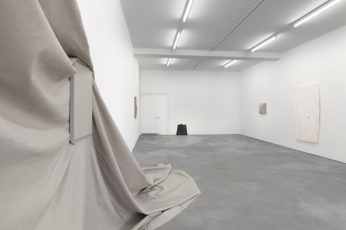 Analia Saban – Bathroom Sink, Etc. – Berlin