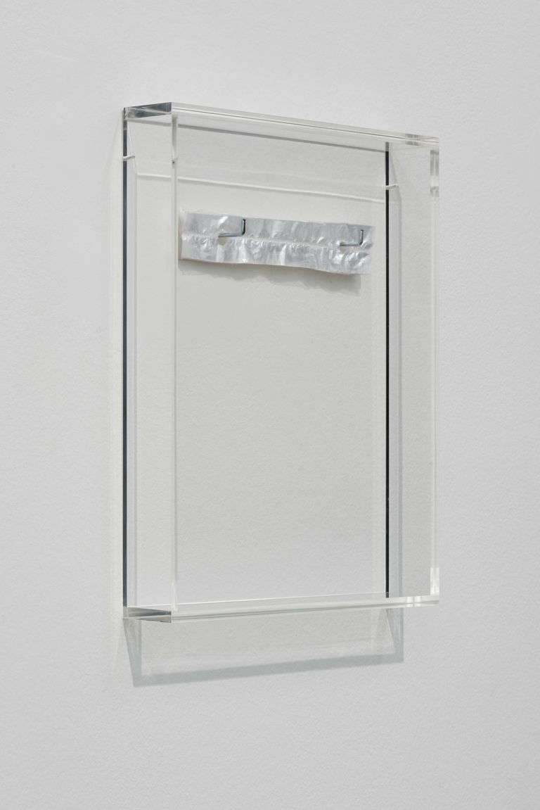 Ceal Floyer
Untitled (Remainder), 2020
Polythene, metal hooks, acrylic cover
33 × 25 × 4.5 cm (framed)
13 × 9 7/8 × 1 3/4 inches (framed)
Edition of 3 + 2 AP