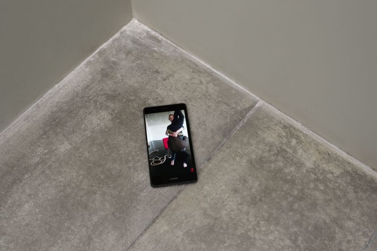 Omer Fast
Beckmann’s Rope, 2020
Video on mobile phone
14.6 × 7.2 × 0.8 cm
5 3/4 × 2 7/8 × 1/4 inches
Edition of 6