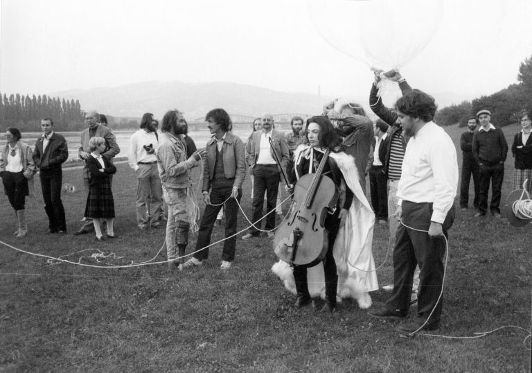 Otto Piene/Charlotte Moorman/Jim McWilliams, SKY KISS, 1982, CAVS/MIT Sky Art Conference '82, Ars Electronica, Linz, Austria. Pictured: Joe Davis (center left), Moorman and cello (center) and Lowry Burgess (right, in white shirt).
Photo: Otto Piene Archive