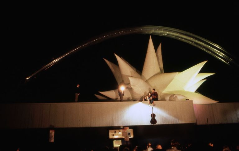Otto Piene, Iowa Star, 1979, Cello Sonata by Mieko Shiomi performed by Charlotte Moorman at the CAVS 20th anniversary celebration, MIT, Cambridge, MA, USA, 1988.
Photo: Walter C. Dent