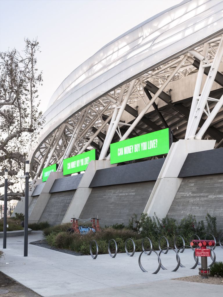 Barbara Kruger
Untitled (Questions), 2020
20 questions displayed on digital billboards, light pole banners, murals, print and digital media around Los Angeles for Frieze art week
Photo: Fredrik Nilsen, 2020, All Rights Reserved