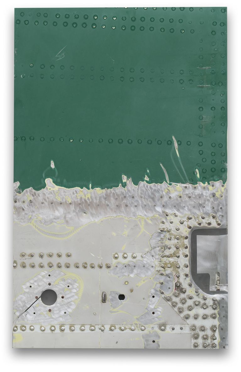Michail Pirgelis
Desert Training II, 2021
Aluminium, titanium, lacquer, silicone
84 &times; 53 &times; 5 cm
33 &times; 20 7/8 &times; 2 inches
