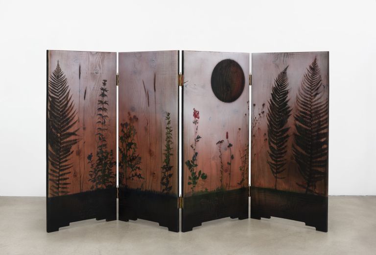 Robert Elfgen
Pteridium, 2023
Wood, lacquer, paint
156 &times; 284 cm
61 3/8 &times; 111 7/8 inches