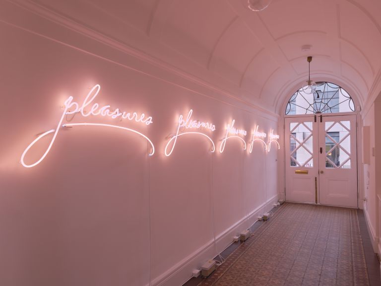 Sylvie Fleury
Pleasures (pink flamingo), 2022
Pink orange neon
40 &times; 120 cm
15 3/4 &times; 47 1/4 inches
Edition of 24 + 2 AP