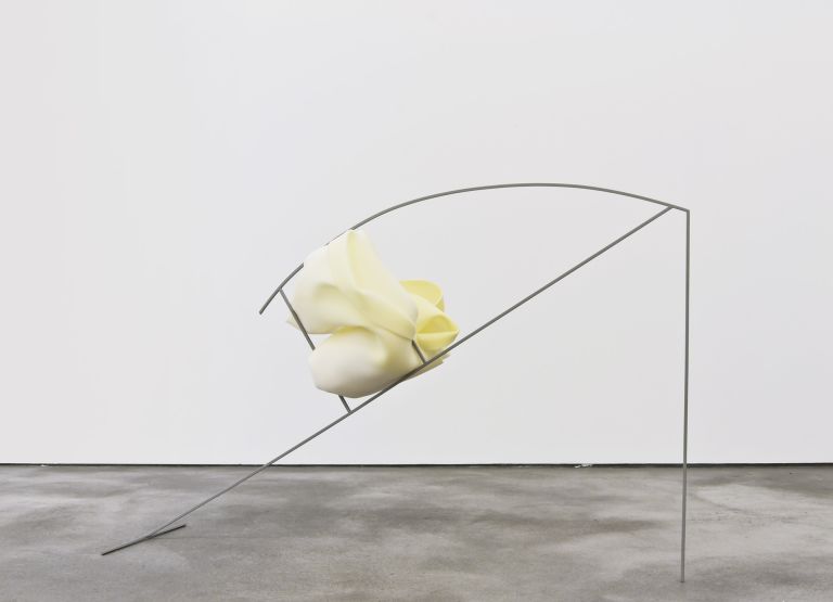 Thea Djordjadze
Untitled, 2010
Steel, paint, foam rubber
100 &times; 160 &times; 30 cm
39 3/8 &times; 63 &times; 11 7/8 inches