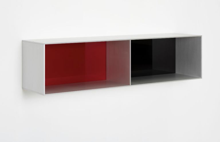 Donald Judd
Untitled, 1988
Anodized aluminum with red and black plexiglass
25 &times; 100 &times; 25 cm
9 7/8 &times; 39 3/8 &times; 9 7/8 inches