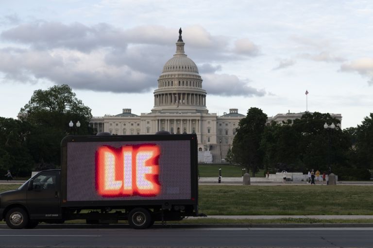 Jenny Holzer
COVID-19 PRESIDENT, 2020
LED truck
Text: EXPOSE, 2020
Washington, DC
© 2020 Jenny Holzer, member Artists Rights Society (ARS), NY
Photo: Ray Alvareztorres