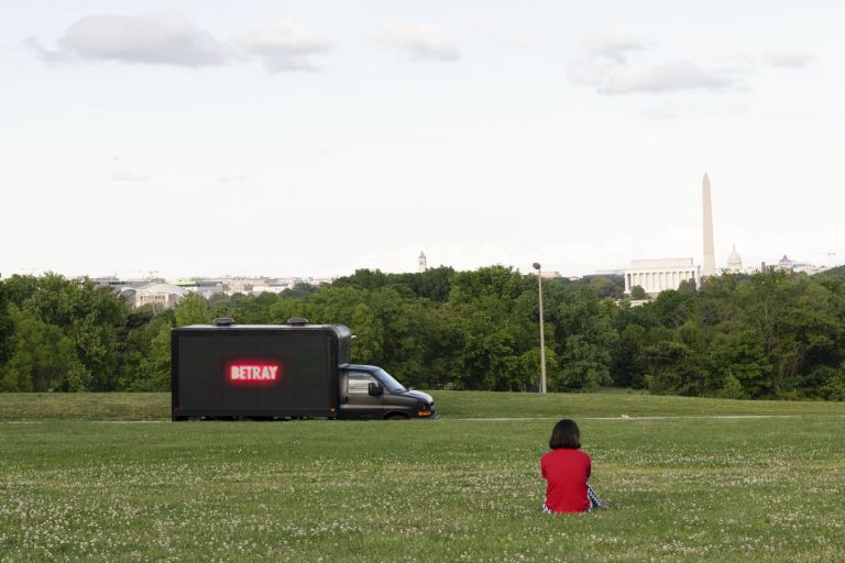 Jenny Holzer
COVID-19 PRESIDENT, 2020
LED truck
Text: EXPOSE, 2020
Washington, DC
© 2020 Jenny Holzer, member Artists Rights Society (ARS), NY
Photo: Ray Alvareztorres