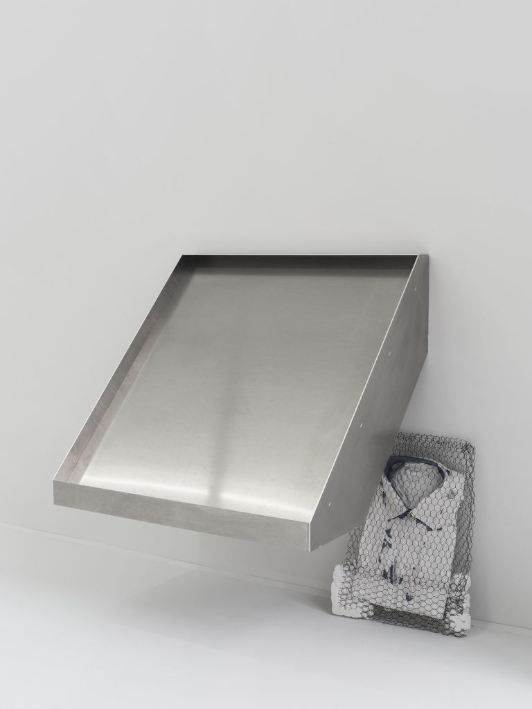 Thea Djordjadze
Untitled, 2023
Aluminum
58.6 &times; 70 &times; 58.6 cm | 23 &times; 27 5/8 &times; 23 inches