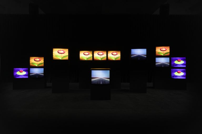 Gretchen Bender
Dumping Core, 1984
Four-channel video, color and sound on thirteen monitors
15:21 min
Edition of 5 + 1 AP