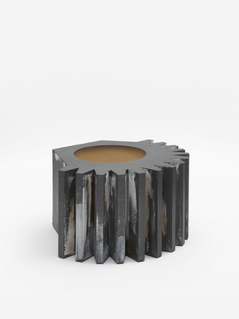 Thomas Scheibitz
Zahnrad, 2024
Various materials, mounted, graphite coated
63 × 114 × 97 cm | 24 7/8 × 44 7/8 × 38 1/8 inches