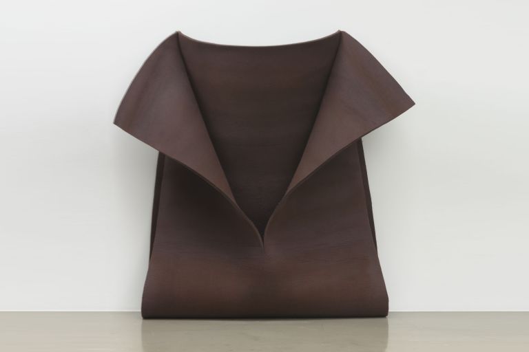 Robert Morris
Seven Reds for Georgia O&rsquo;Keeffe II, 1992
Felt, steel brackets
223.5 &times; 210.8 &times; 68.6 cm | 88 &times; 83 &times; 27 inches