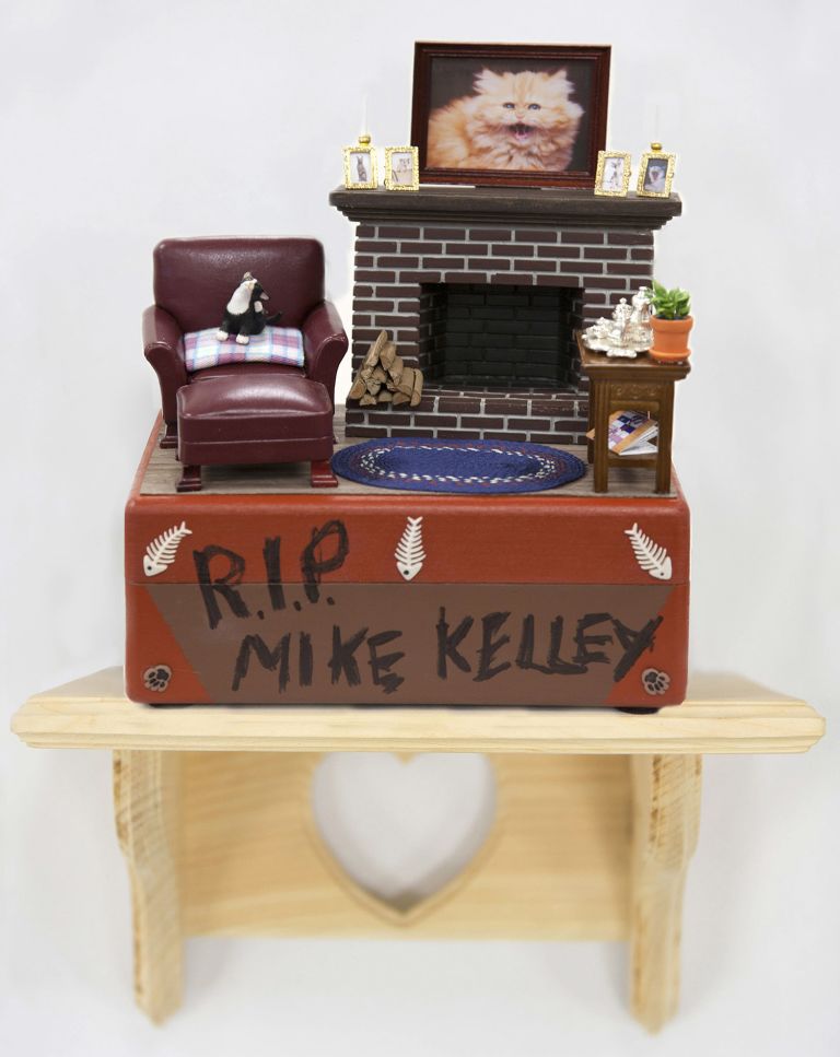 John Waters
R.I.P. Mike Kelley, 2014
Hand-painted cat urn with decorative detail, clear knotty pine shelf with engraved heart detail
39.4 &times; 30.5 &times; 20.3 cm
15 1/2 &times; 12 &times; 8 inches