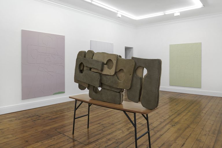 Gary Hume
Traffic, 2020
Concrete resin, stainless steel, powder coated steel, sealed MDF table top
Sculpture: 1000 × 240 × 1960 mm
Table: 760 × 460 × 1860 mm
Height of sculpture and table: c. 1700 mm
Edition 1/3 + 1AP