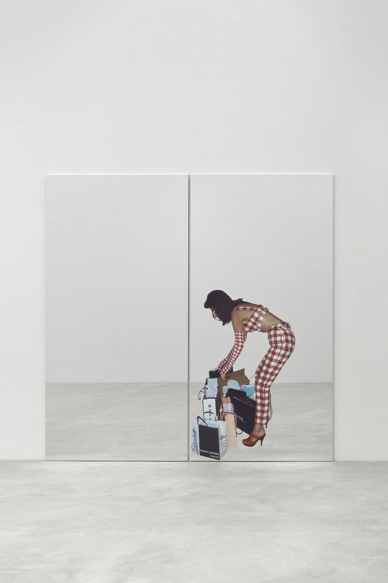 Sylvie Fleury
No Man's Time, 2023
Dibond aluminum mirror, digital print
250 &times; 250 cm
98 3/8 &times; 98 3/8 inches
Edition of 8