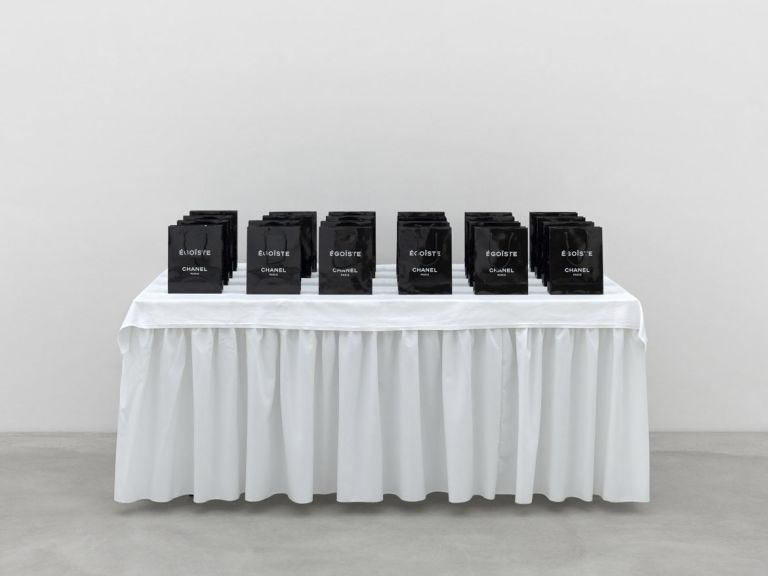 Sylvie Fleury, Shoplifters from Venus, installation view, Kunst Museum Winterthur, 2023