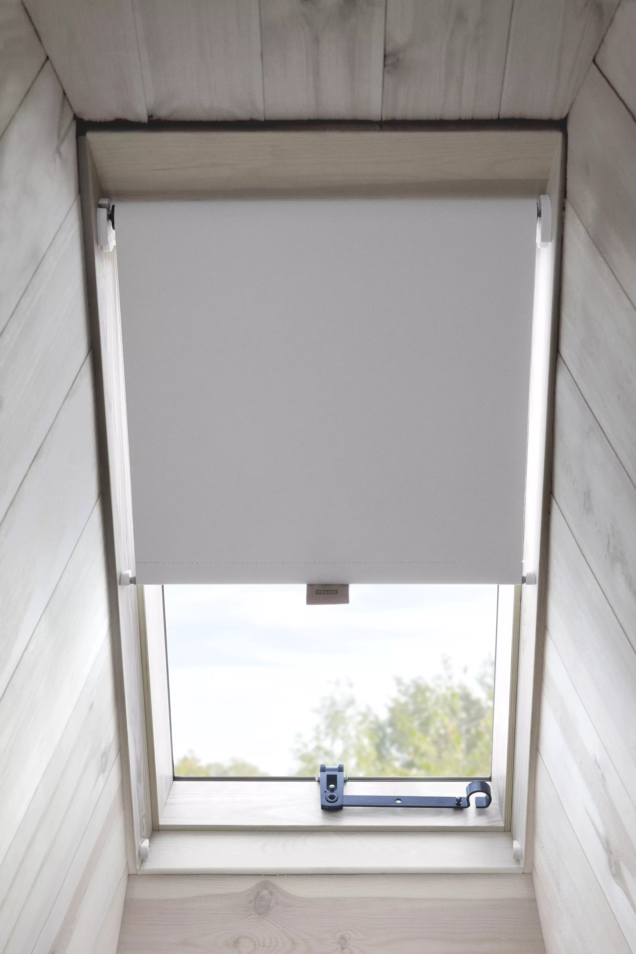 Man blackout blind for conservation VRW DLO 3K00 4208