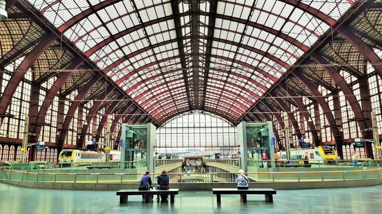 30 Awe Inspiring European Railway Stations - part one