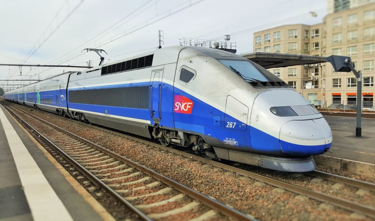 An exterior view of a TGV Duplex train